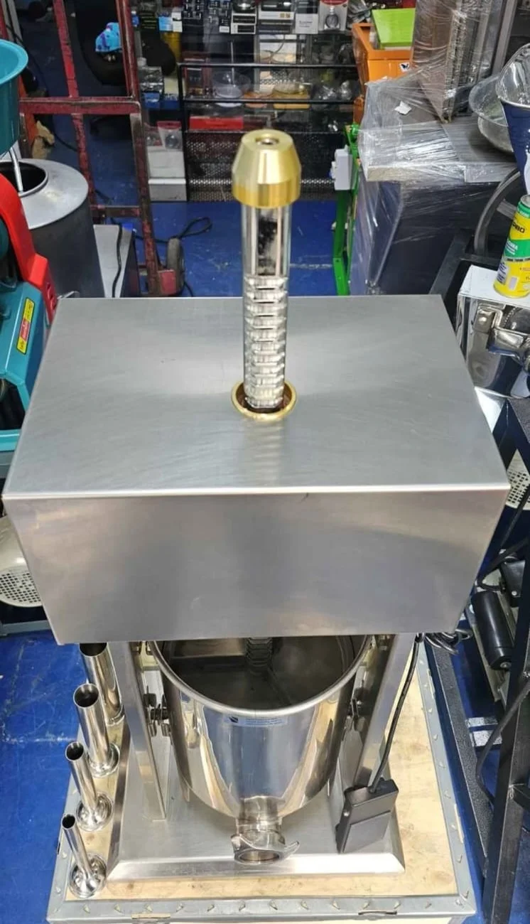 Embutidora Eléctrica de 10 Litros vista 3
